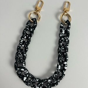 Acrylic soft touch rubber coated chain link strap charm black & white speckled